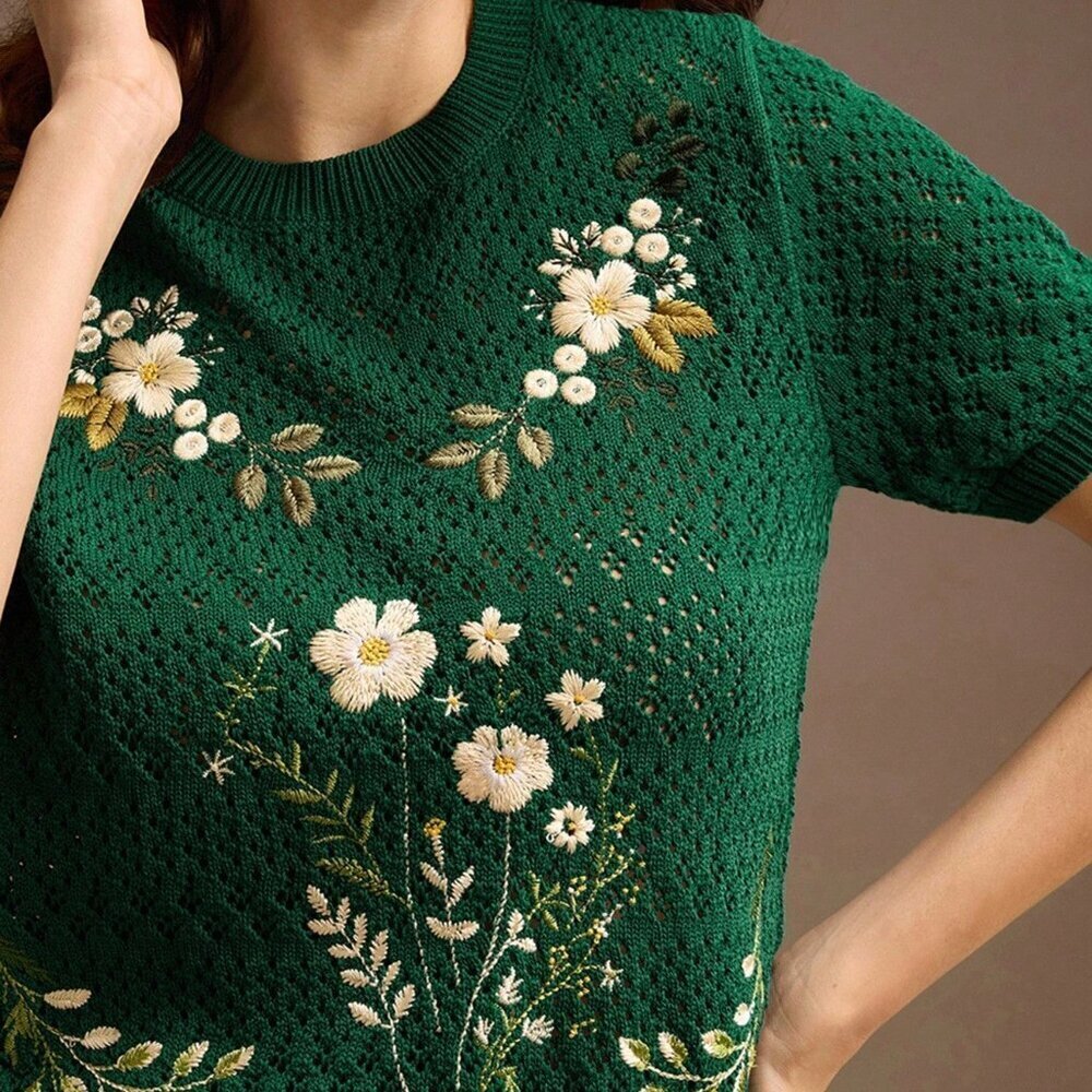 Green Casual Women's Embroidered Chic T-Shirt - Picture 7 of 7